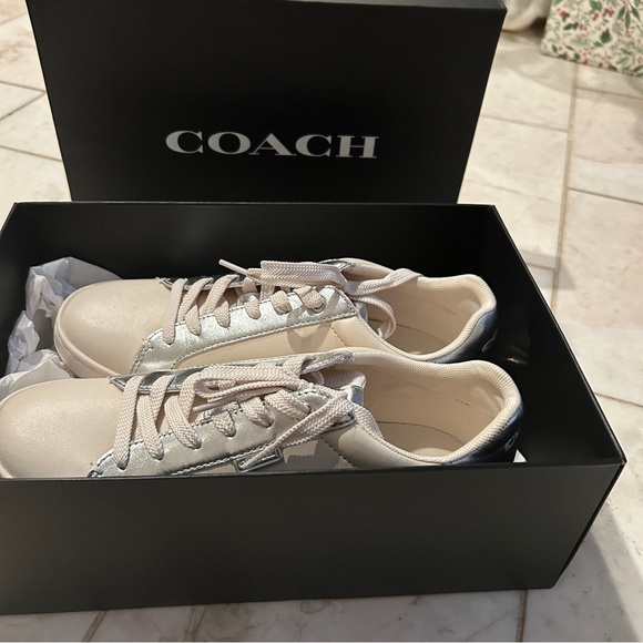 COACH Lowline Low Top Sneaker - Picture 2 of 8